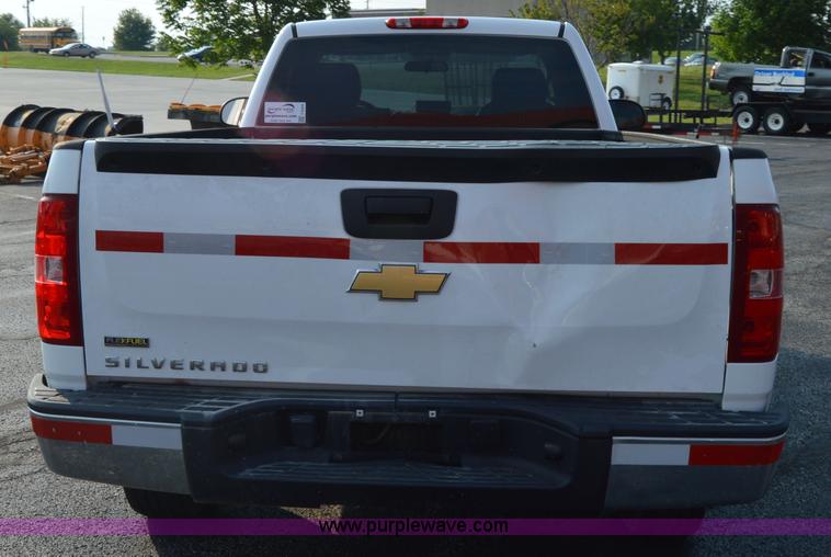image for item F8324 2008 Chevrolet Silverado 1500 pickup truck