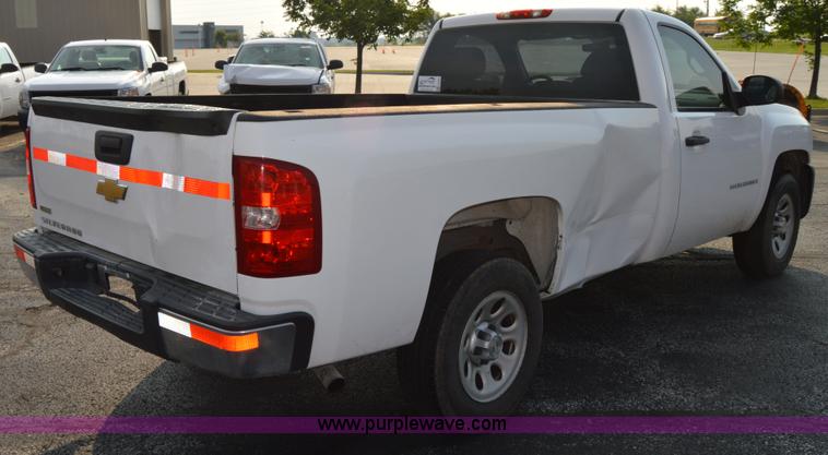 image for item F8324 2008 Chevrolet Silverado 1500 pickup truck