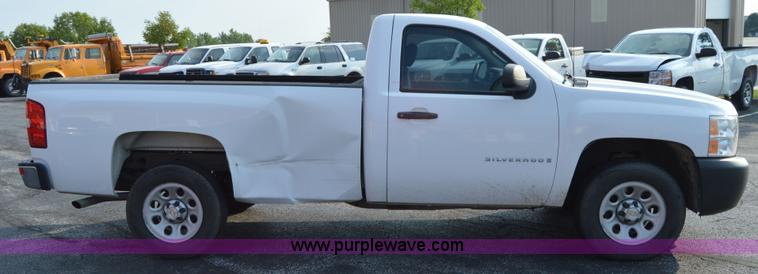 image for item F8324 2008 Chevrolet Silverado 1500 pickup truck