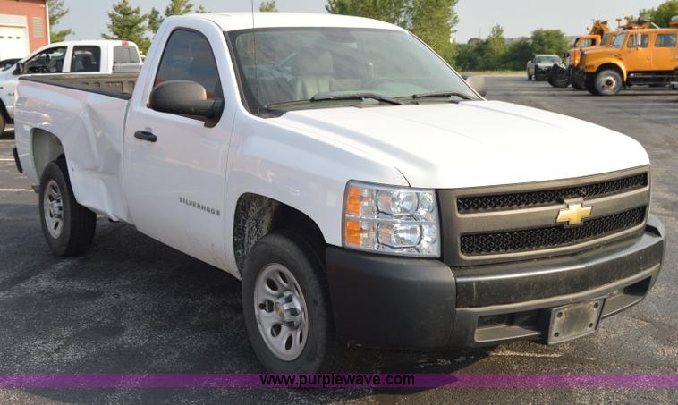 image for item F8324 2008 Chevrolet Silverado 1500 pickup truck