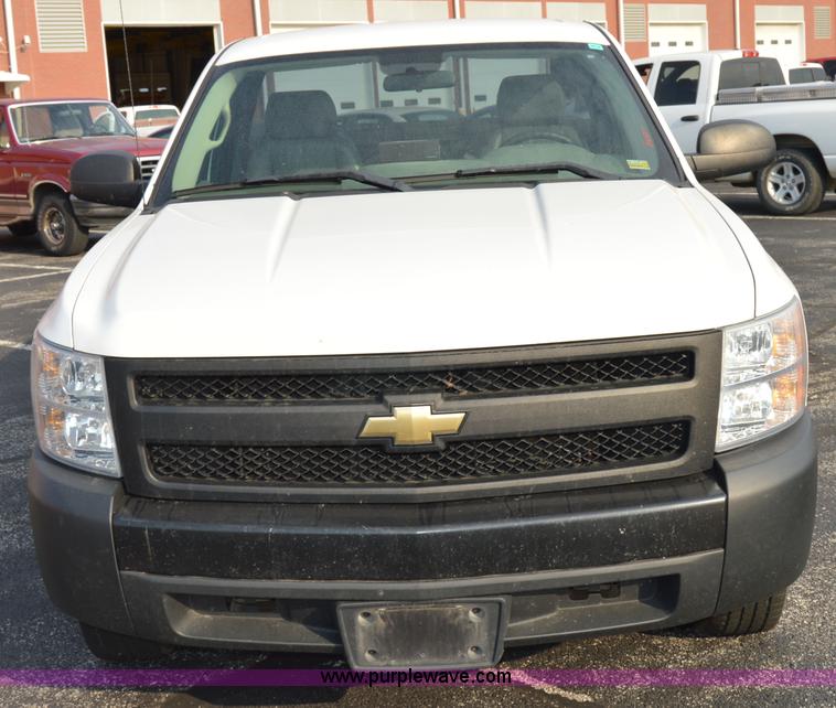 image for item F8324 2008 Chevrolet Silverado 1500 pickup truck