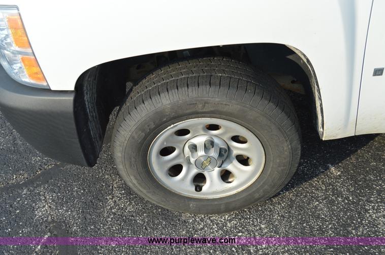image for item F8324 2008 Chevrolet Silverado 1500 pickup truck