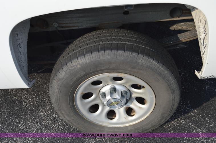 image for item F8324 2008 Chevrolet Silverado 1500 pickup truck