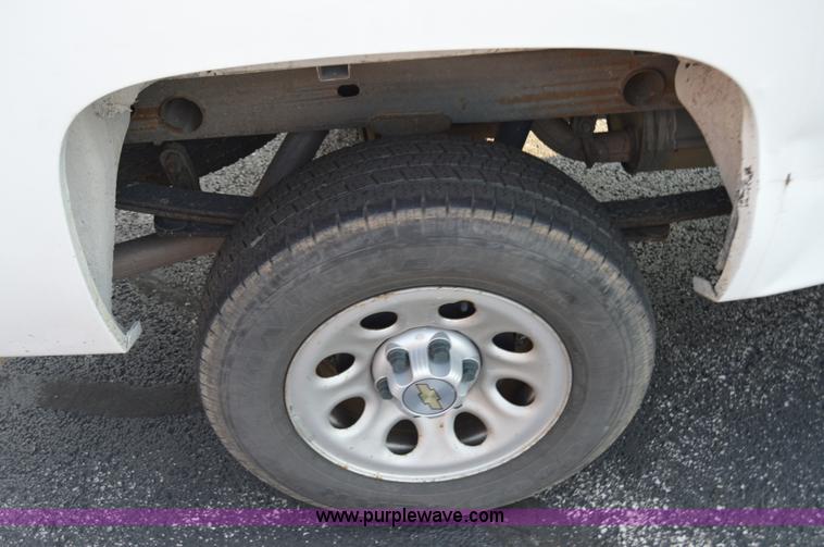 image for item F8324 2008 Chevrolet Silverado 1500 pickup truck