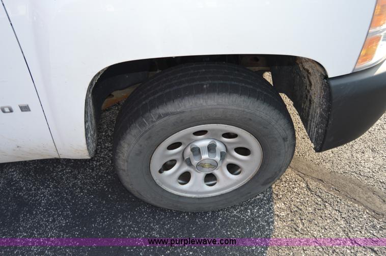 image for item F8324 2008 Chevrolet Silverado 1500 pickup truck