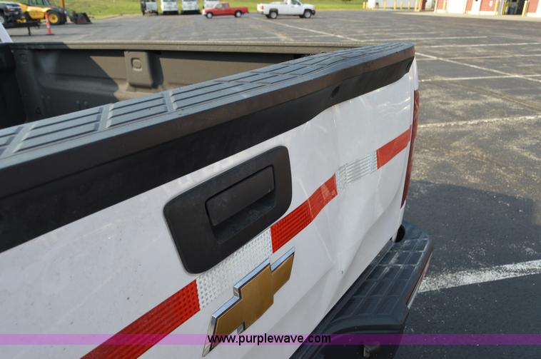 image for item F8324 2008 Chevrolet Silverado 1500 pickup truck