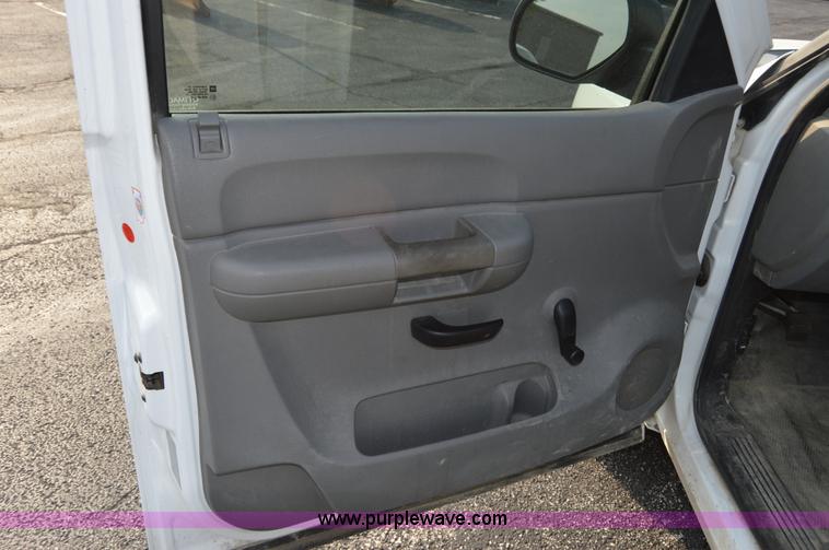 image for item F8324 2008 Chevrolet Silverado 1500 pickup truck