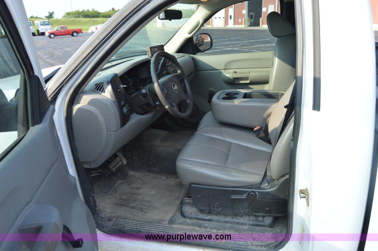 image for item F8324 2008 Chevrolet Silverado 1500 pickup truck