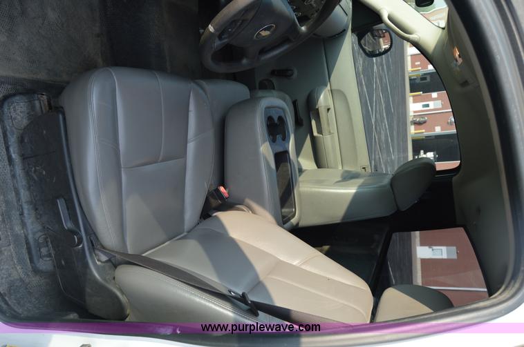 image for item F8324 2008 Chevrolet Silverado 1500 pickup truck