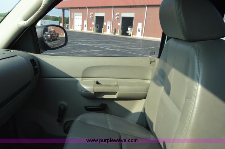 image for item F8324 2008 Chevrolet Silverado 1500 pickup truck