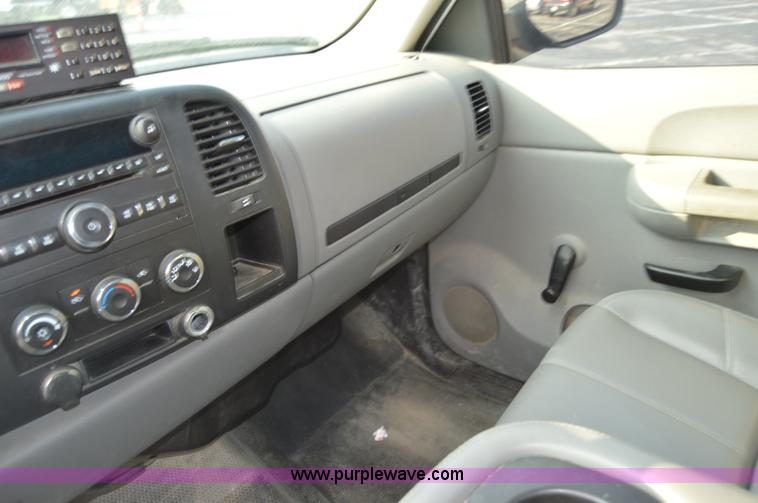 image for item F8324 2008 Chevrolet Silverado 1500 pickup truck