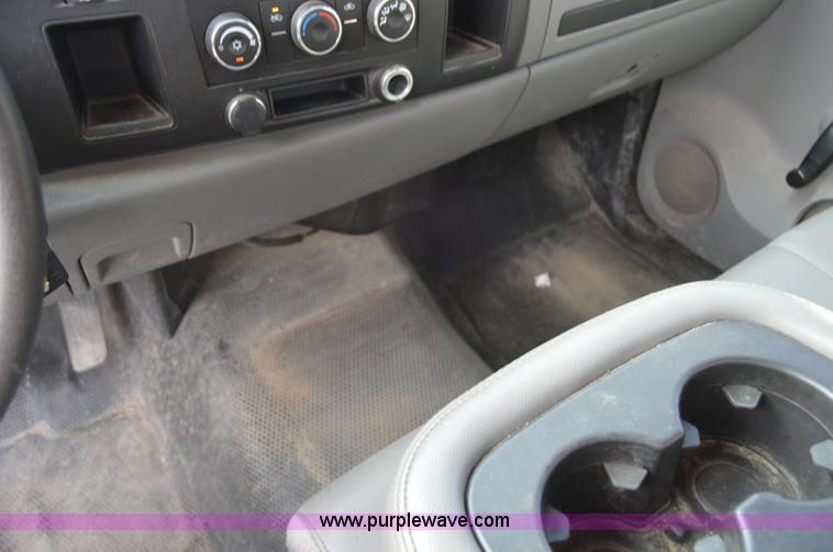 image for item F8324 2008 Chevrolet Silverado 1500 pickup truck