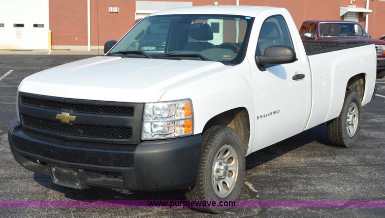 image for item F8325 2008 Chevrolet Silverado 1500 pickup truck