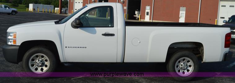 image for item F8325 2008 Chevrolet Silverado 1500 pickup truck