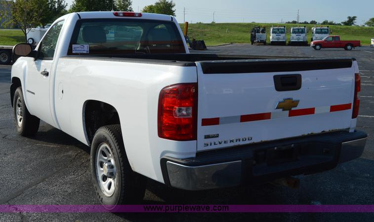 image for item F8325 2008 Chevrolet Silverado 1500 pickup truck