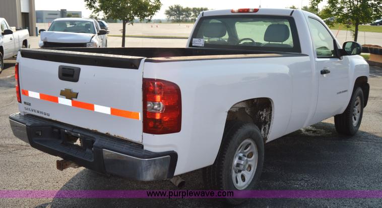 image for item F8325 2008 Chevrolet Silverado 1500 pickup truck