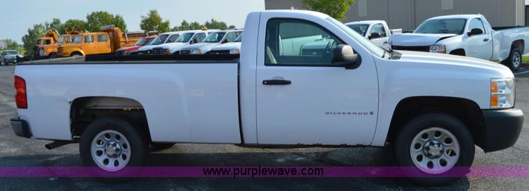 image for item F8325 2008 Chevrolet Silverado 1500 pickup truck