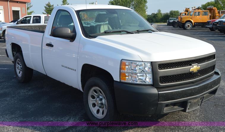 image for item F8325 2008 Chevrolet Silverado 1500 pickup truck