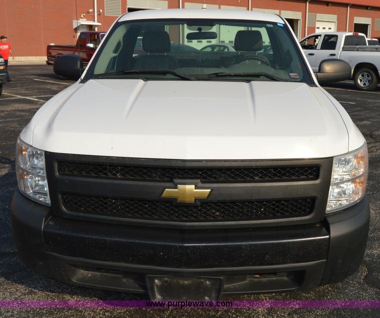 image for item F8325 2008 Chevrolet Silverado 1500 pickup truck