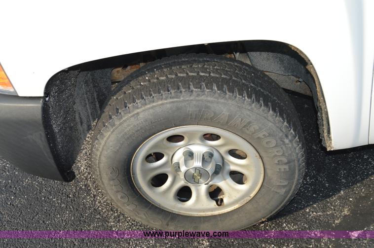 image for item F8325 2008 Chevrolet Silverado 1500 pickup truck