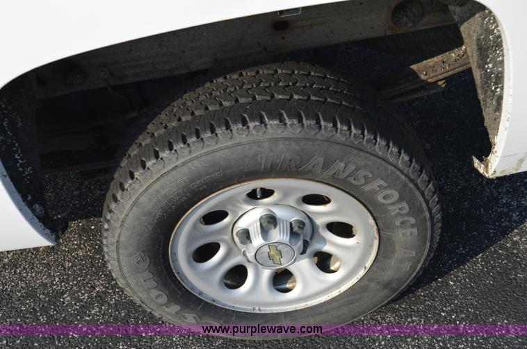 image for item F8325 2008 Chevrolet Silverado 1500 pickup truck