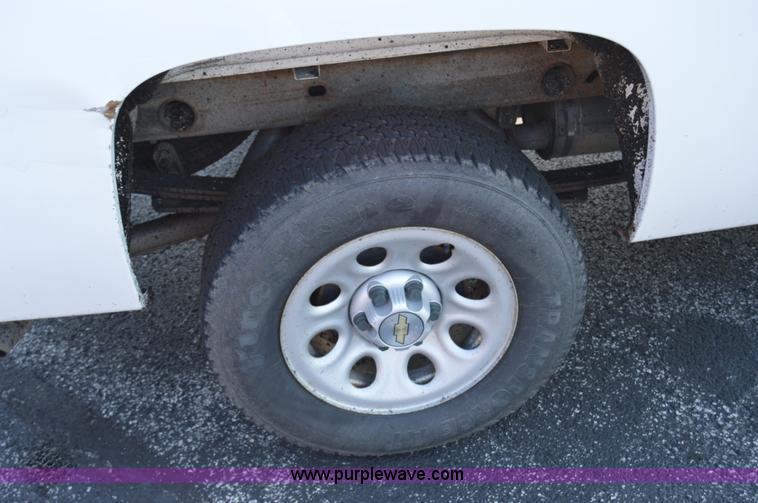 image for item F8325 2008 Chevrolet Silverado 1500 pickup truck