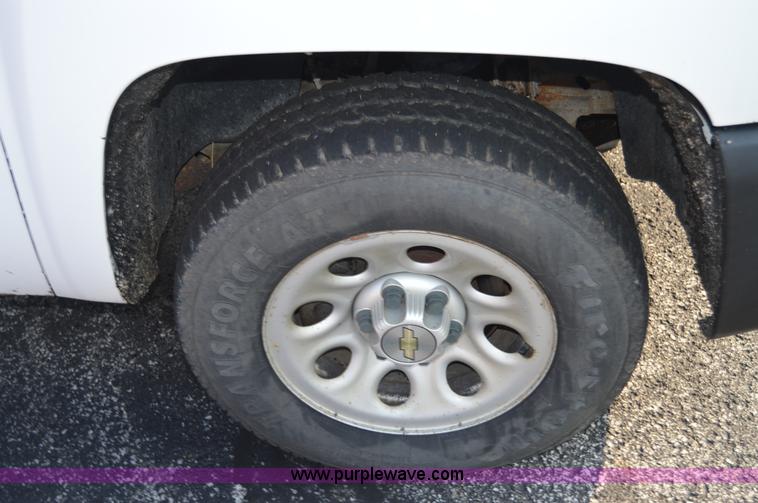 image for item F8325 2008 Chevrolet Silverado 1500 pickup truck