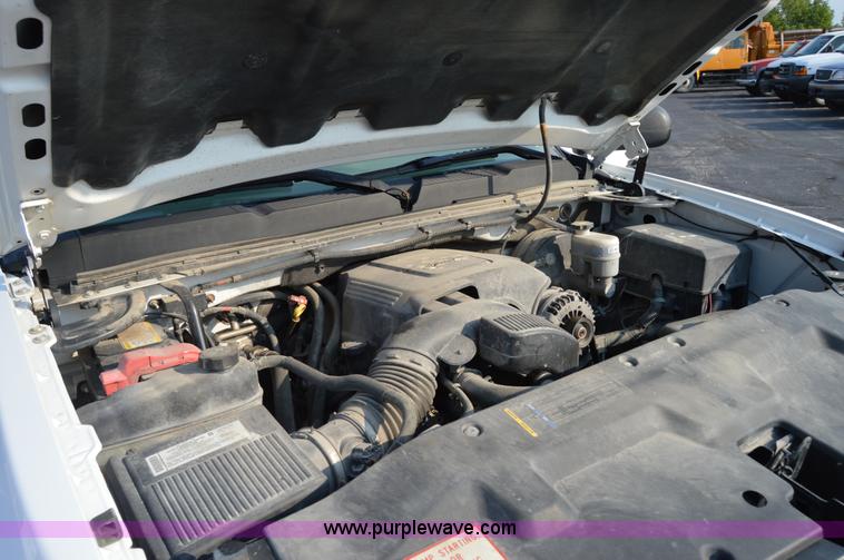 image for item F8325 2008 Chevrolet Silverado 1500 pickup truck