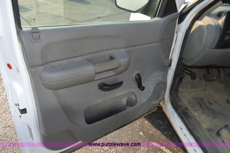 image for item F8325 2008 Chevrolet Silverado 1500 pickup truck