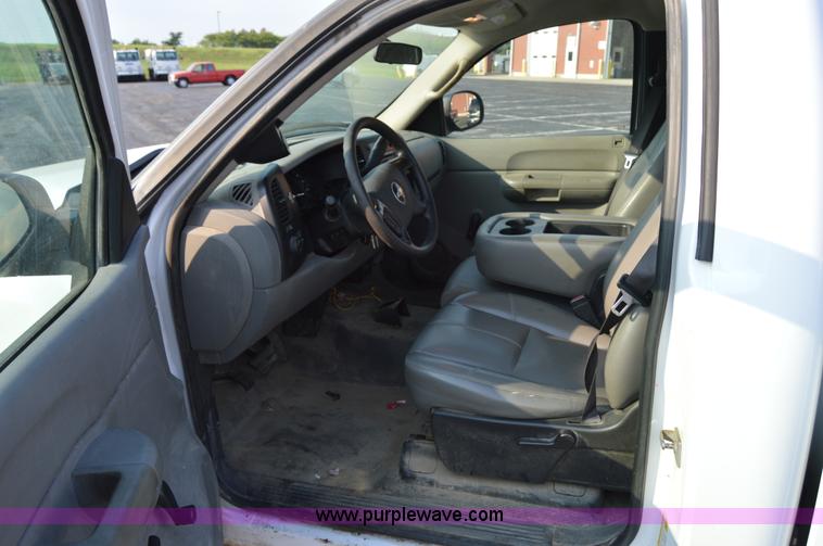 image for item F8325 2008 Chevrolet Silverado 1500 pickup truck