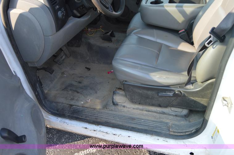 image for item F8325 2008 Chevrolet Silverado 1500 pickup truck