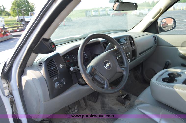image for item F8325 2008 Chevrolet Silverado 1500 pickup truck