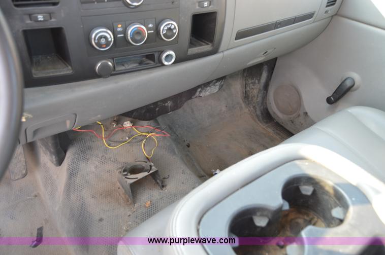 image for item F8325 2008 Chevrolet Silverado 1500 pickup truck