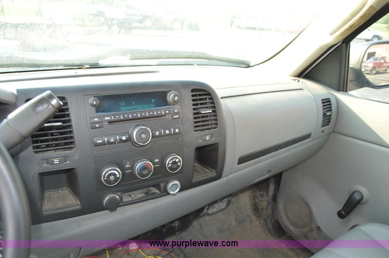 image for item F8325 2008 Chevrolet Silverado 1500 pickup truck