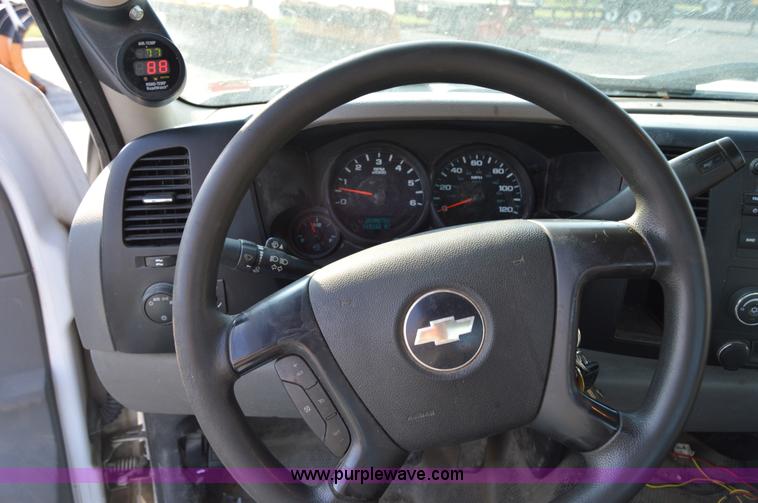 image for item F8325 2008 Chevrolet Silverado 1500 pickup truck