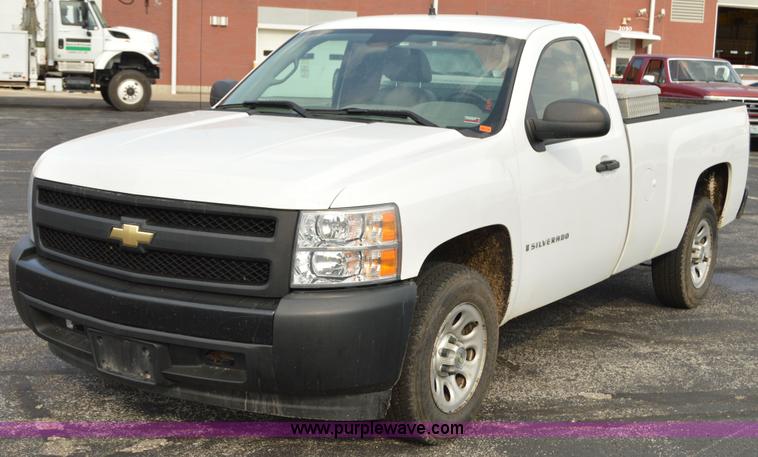 image for item F8326 2008 Chevrolet Silverado 1500 pickup truck