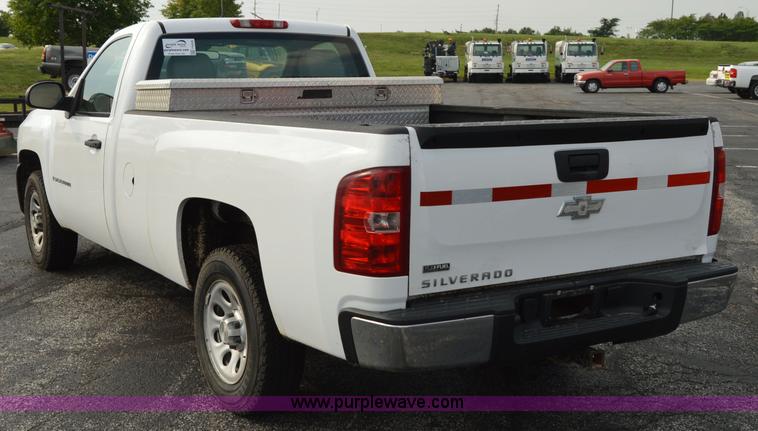 image for item F8326 2008 Chevrolet Silverado 1500 pickup truck