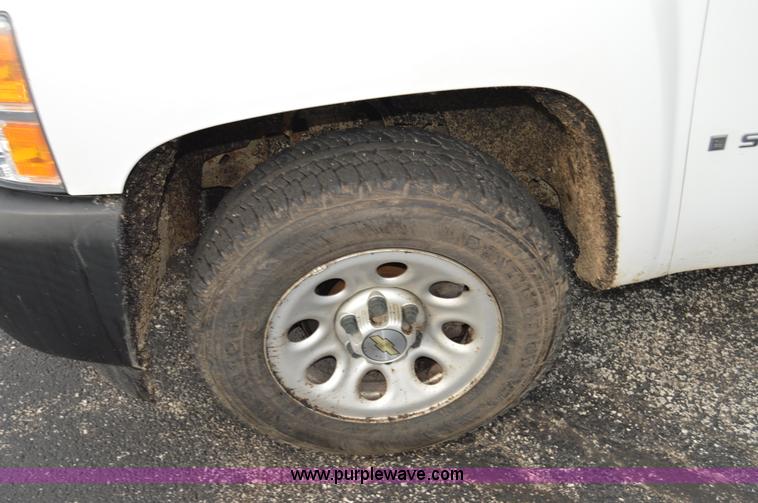 image for item F8326 2008 Chevrolet Silverado 1500 pickup truck