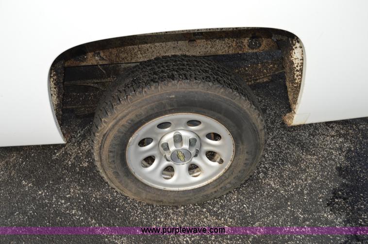 image for item F8326 2008 Chevrolet Silverado 1500 pickup truck
