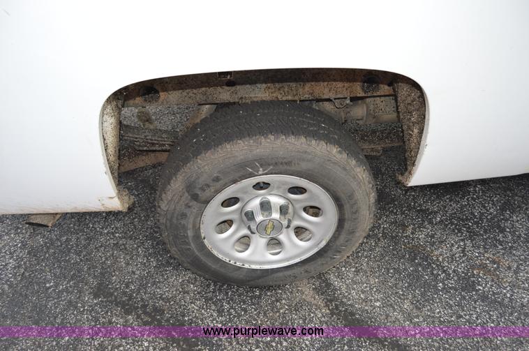 image for item F8326 2008 Chevrolet Silverado 1500 pickup truck