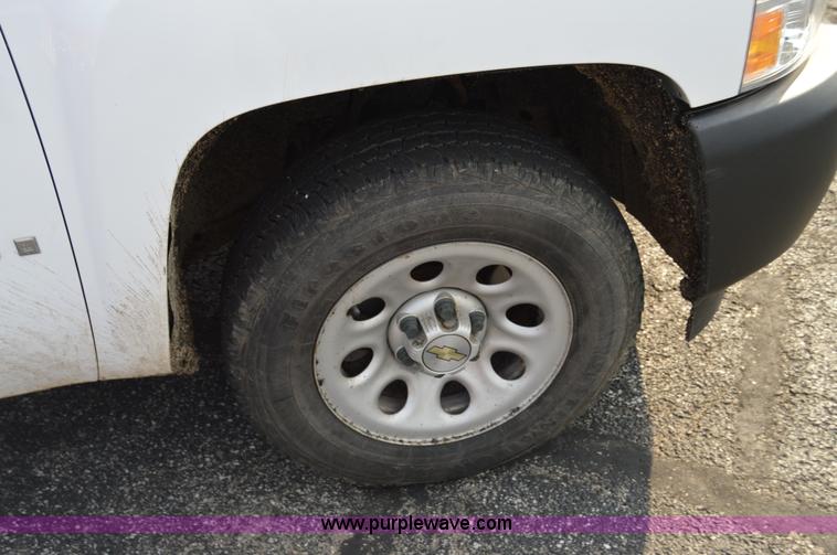 image for item F8326 2008 Chevrolet Silverado 1500 pickup truck