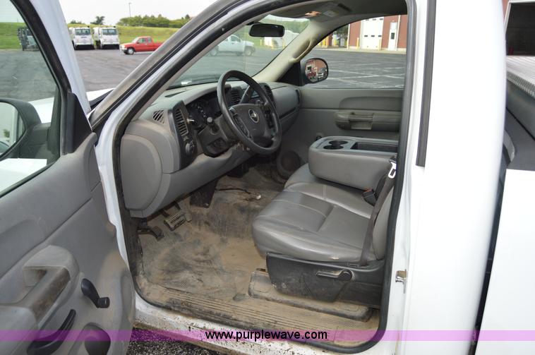 image for item F8326 2008 Chevrolet Silverado 1500 pickup truck