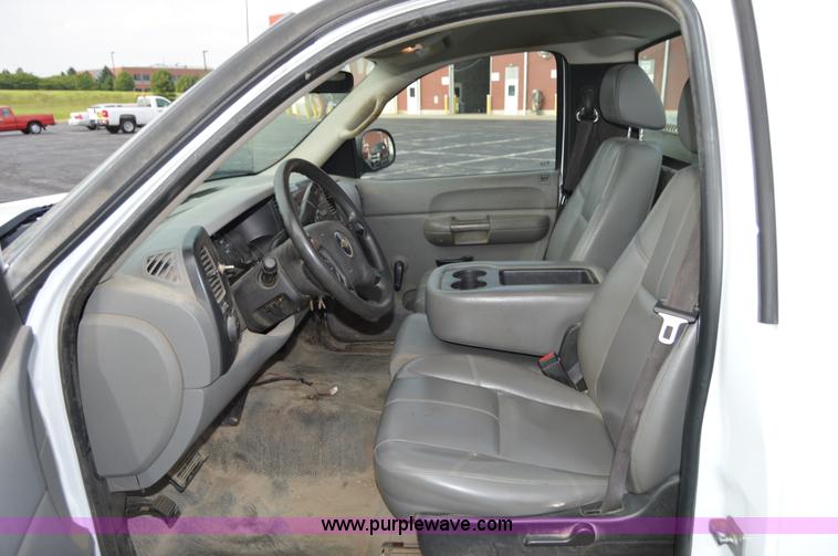 image for item F8326 2008 Chevrolet Silverado 1500 pickup truck