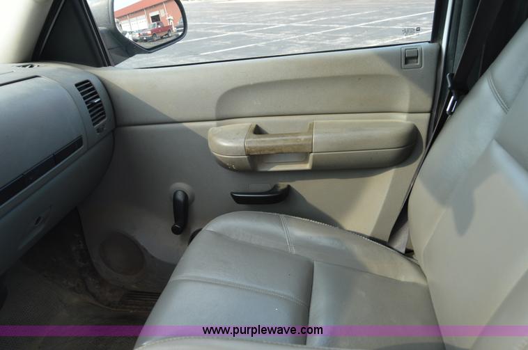 image for item F8326 2008 Chevrolet Silverado 1500 pickup truck