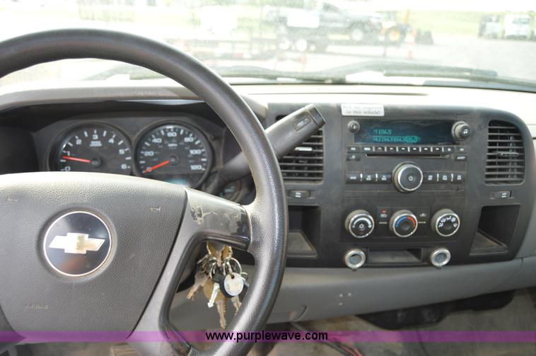 image for item F8326 2008 Chevrolet Silverado 1500 pickup truck