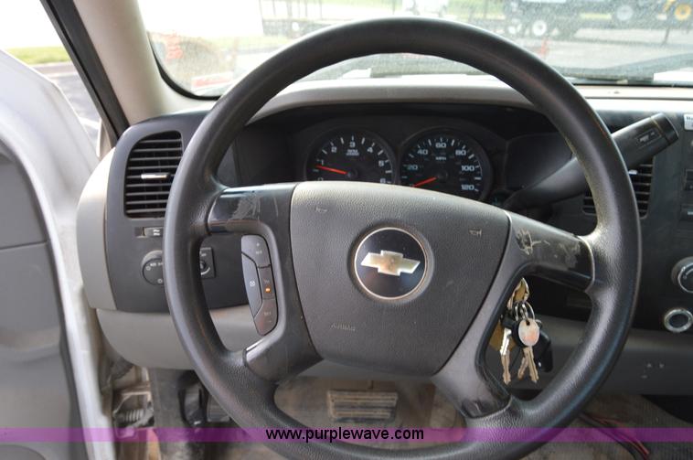 image for item F8326 2008 Chevrolet Silverado 1500 pickup truck