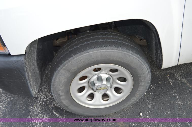 image for item F8327 2010 Chevrolet Silverado 1500 pickup truck