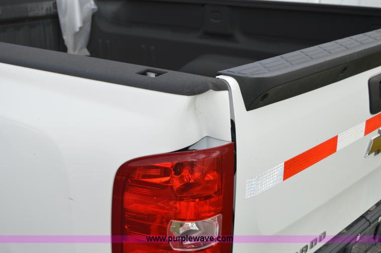 image for item F8327 2010 Chevrolet Silverado 1500 pickup truck