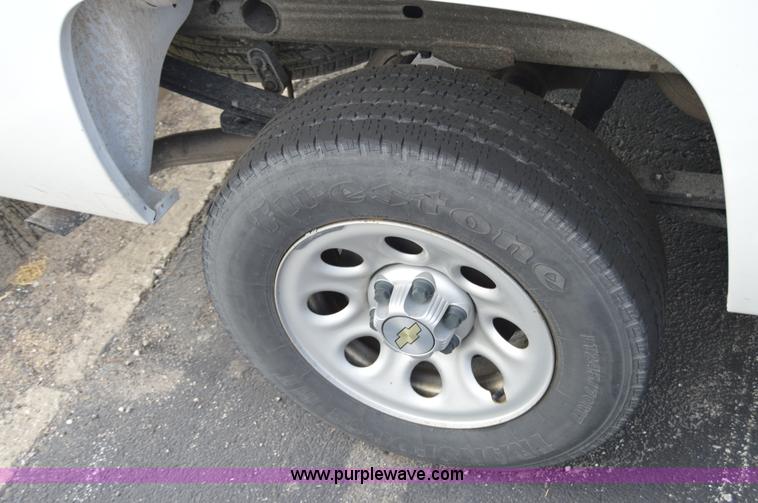 image for item F8327 2010 Chevrolet Silverado 1500 pickup truck