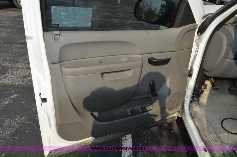 image for item F8327 2010 Chevrolet Silverado 1500 pickup truck